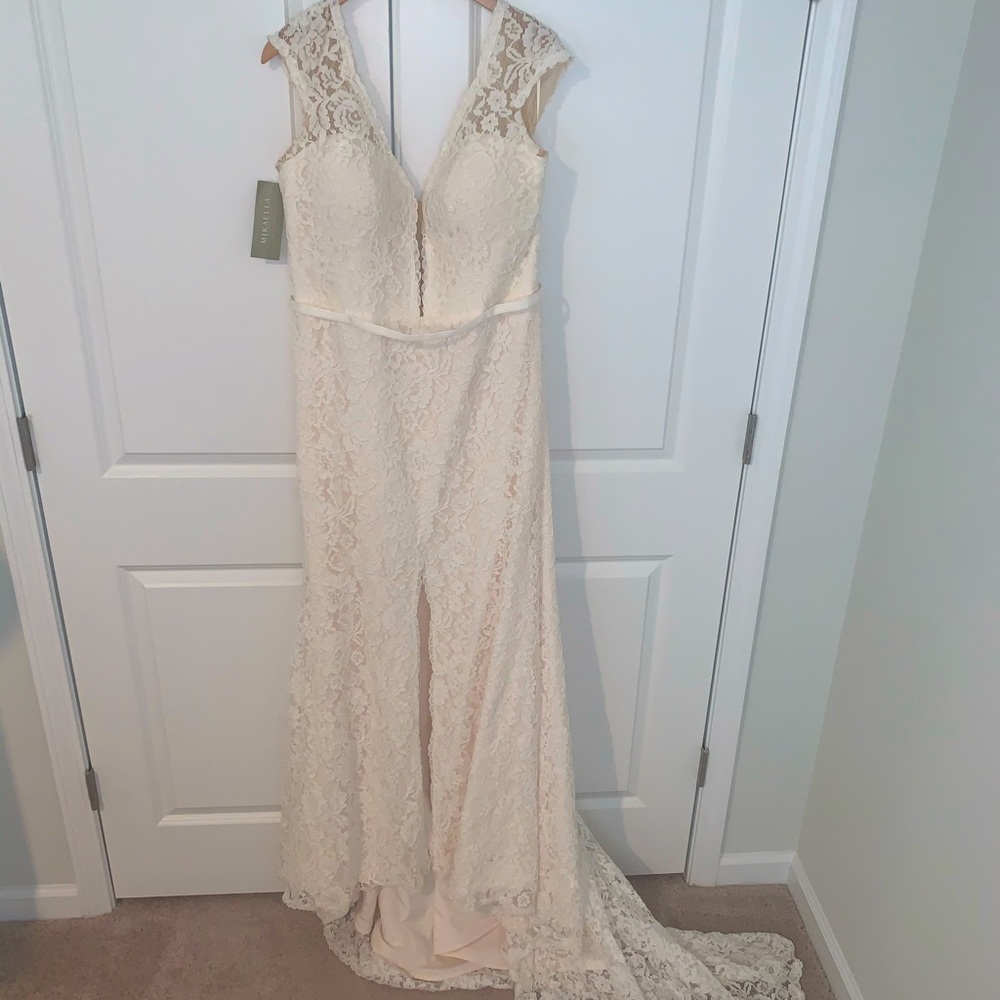 NWT! NEVER WORN Mikaella Bridal Gown!